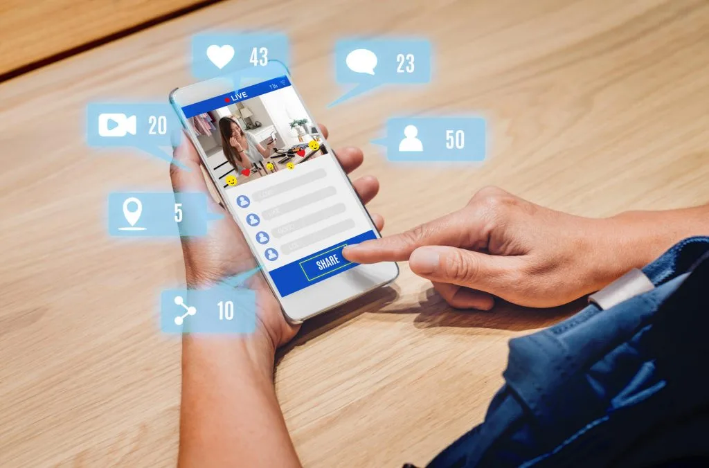 A Influência das Redes Sociais nas Decisões de Compra de Imóveis: Um Jogo de Likes e Lares