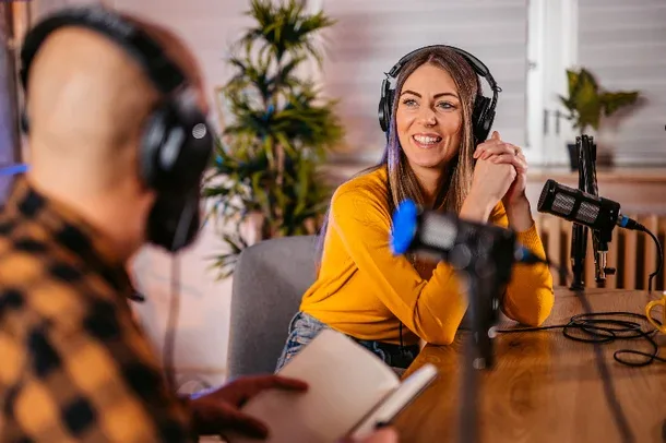 Desvendando o Mercado Imobiliário através dos Ouvidos: O Poder dos Podcasts no Marketing