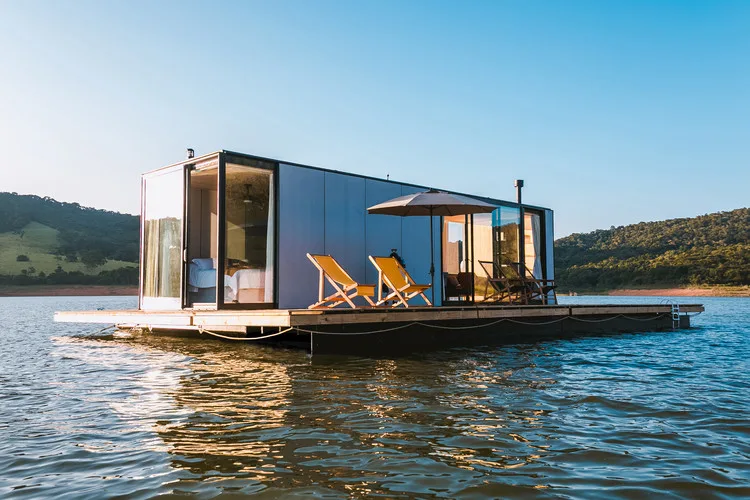 Navegando pelos Sonhos: O Encanto das Casas Flutuantes e Imóveis Aquáticos