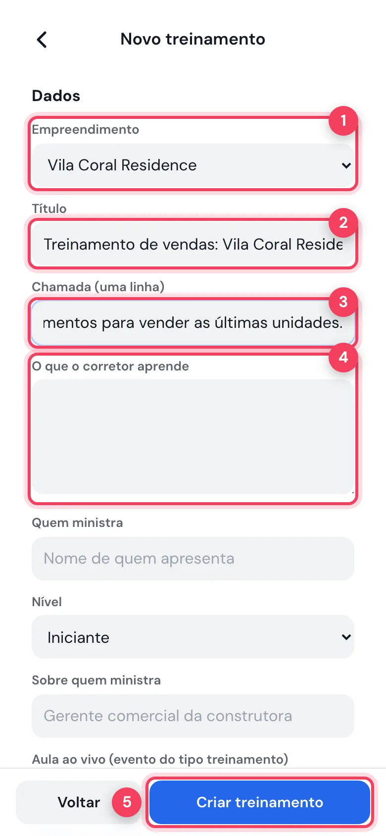 Formulário Novo treinamento com empreendimento, título, chamada, o que o corretor aprende e o botão Criar treinamento