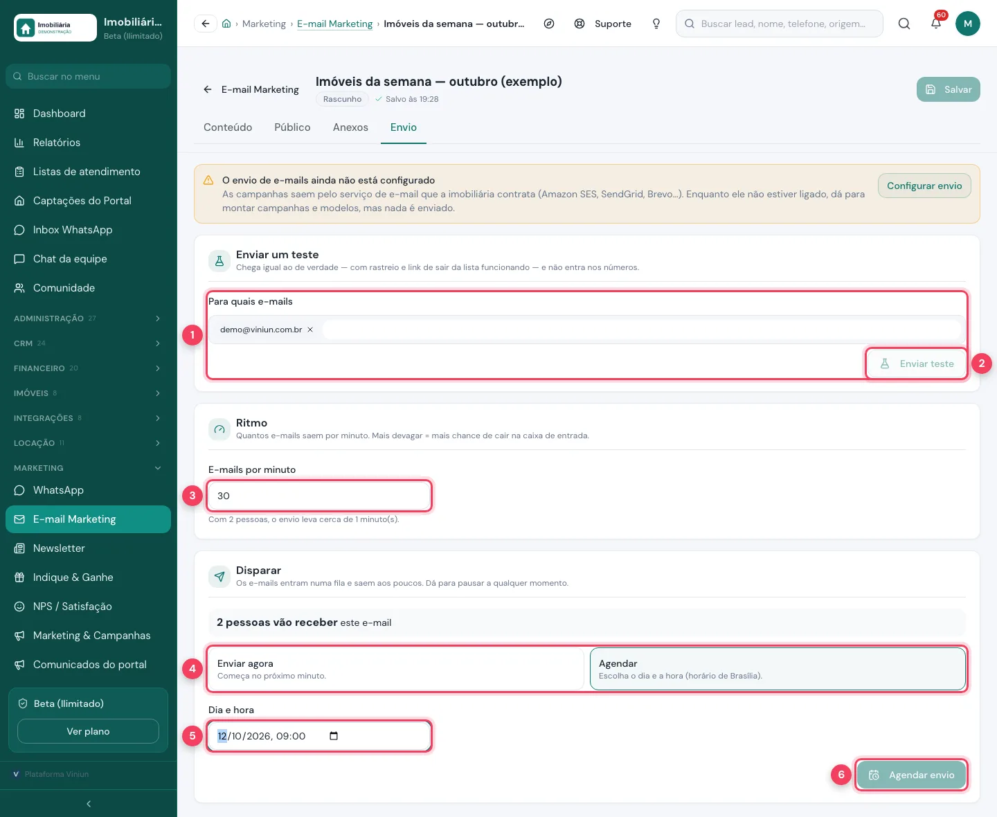 Aba Envio com e-mails de teste, ritmo, opção Agendar, dia e hora e o botão Agendar envio