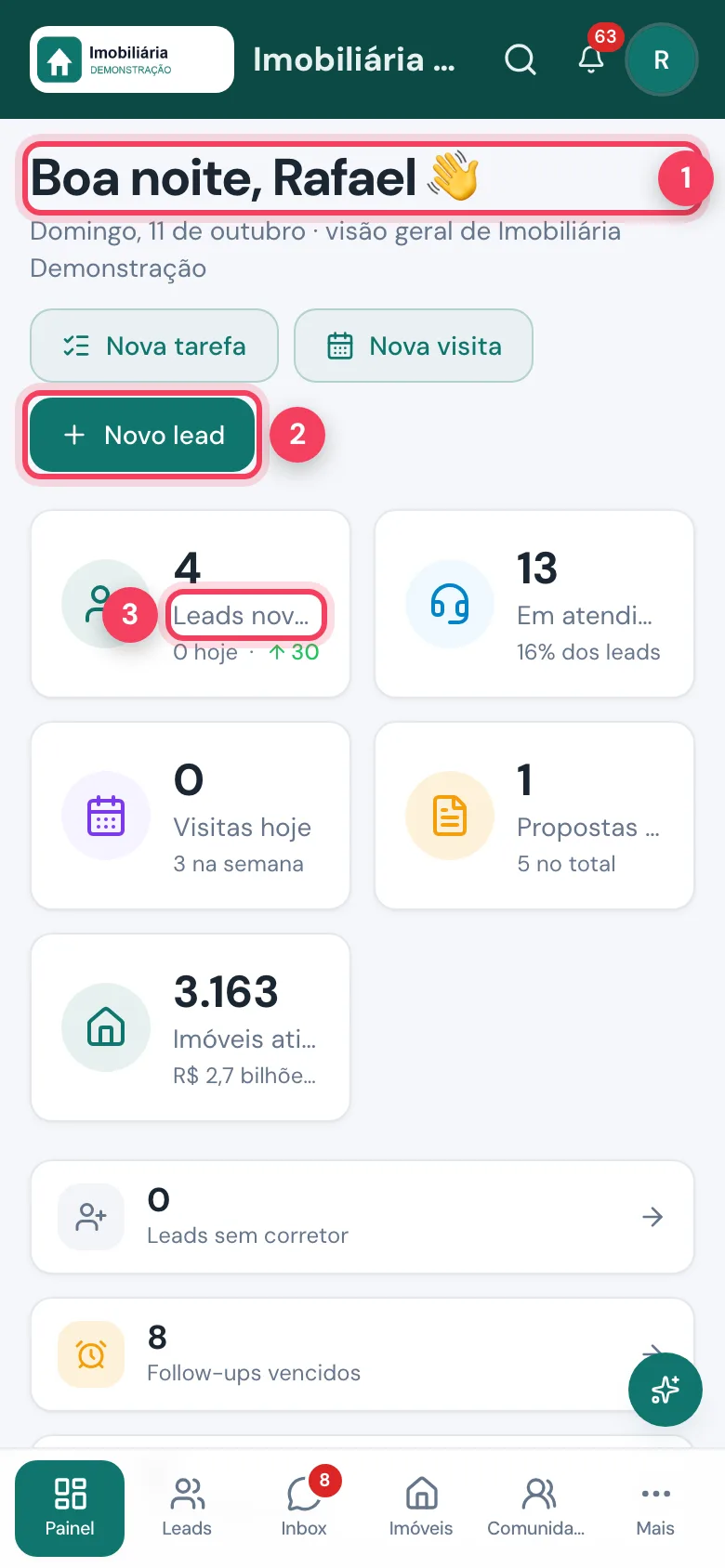 Início do painel do corretor no celular com saudação, botão Novo lead e cartão de leads novos
