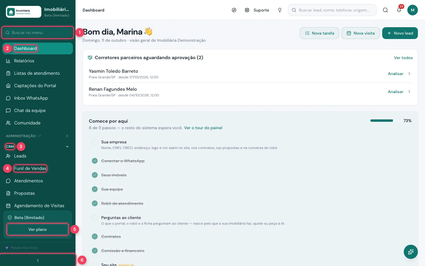 Menu lateral do painel com a busca, o grupo CRM aberto e o botão Ver plano marcados