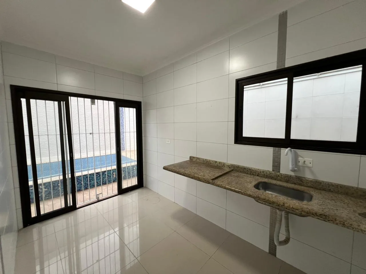 Bom Lugar REF 12487 - Casa Piscina Vila Tupi — foto 1