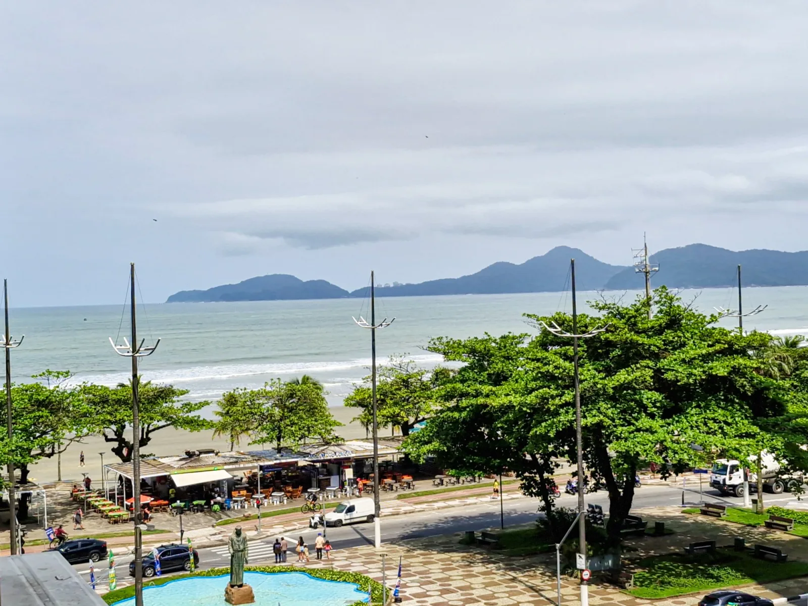 Ótimo Apartamento de 02 Dormitórios com suíte, Vista Mar, no Embaré em Santos - SP. — foto 3