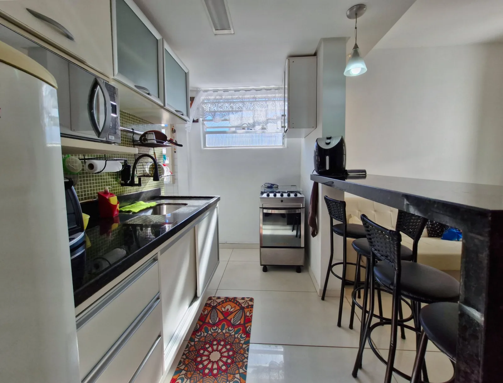 Lindo apartamento de 1 dormitório no Boqueirão, mobiliado, a poucos passos da praia. — foto 4