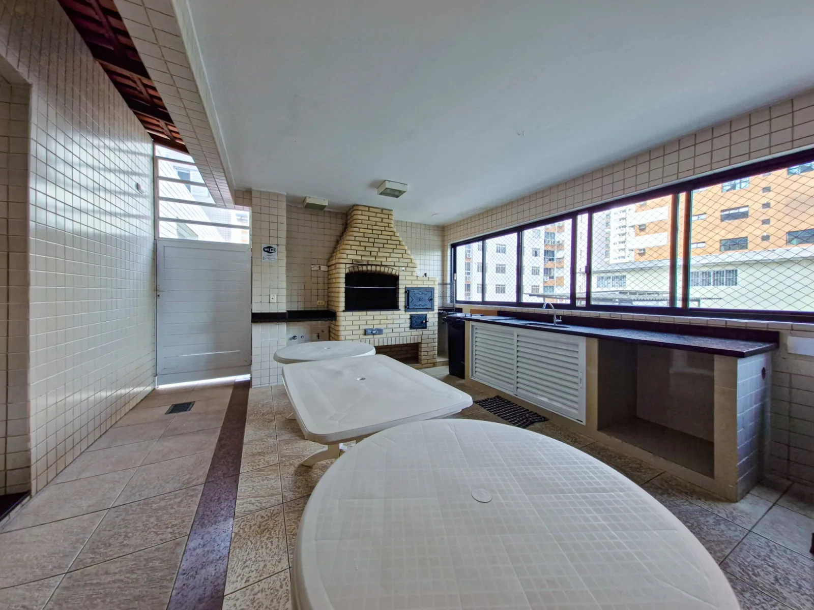 Vista infinita, sofisticação e praticidade neste lindo apartamento no coração do Gonzaga. — foto 24