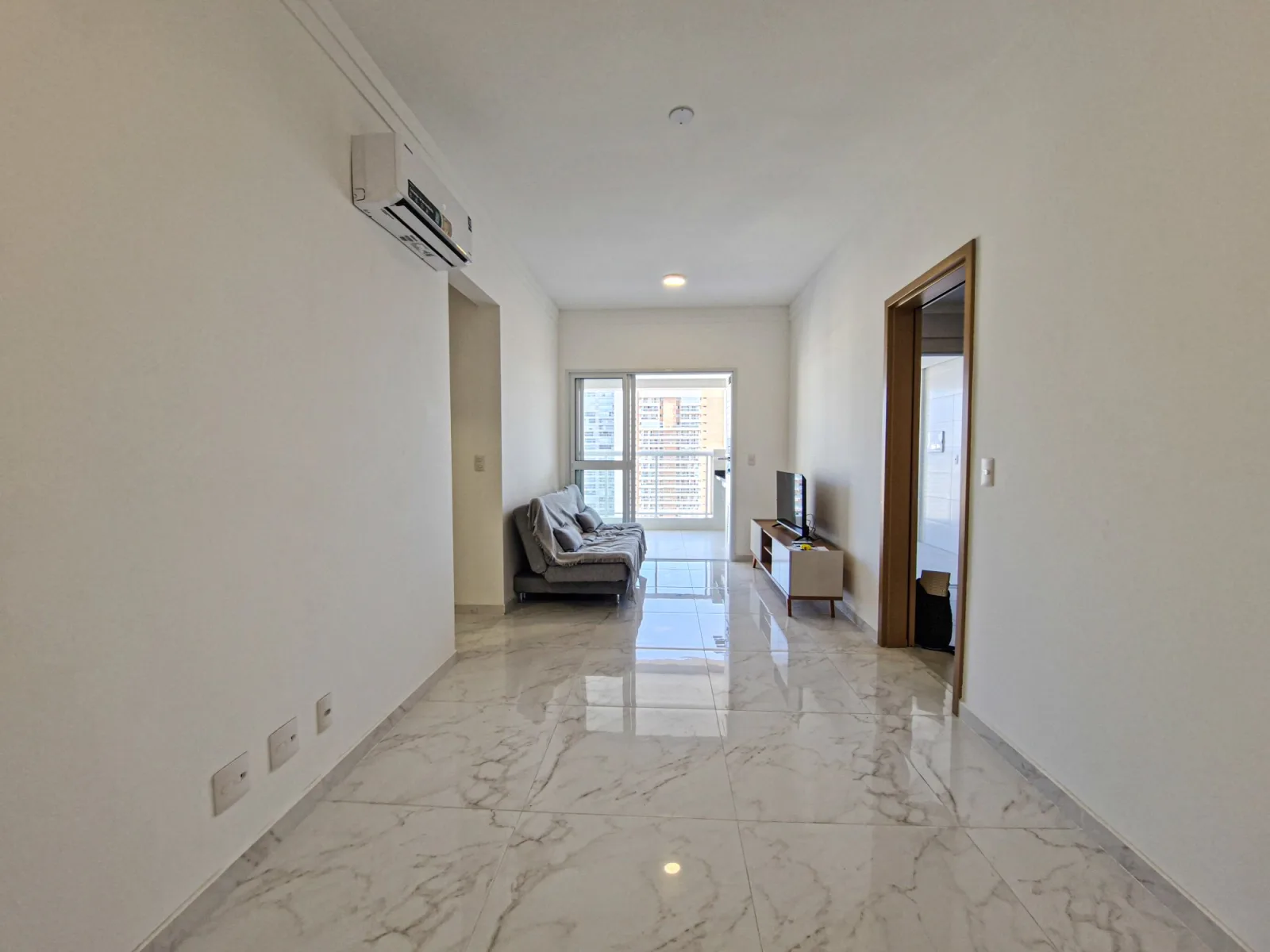 Esplêndido Apartamento de 02 dormitórios suítes, com linda vista mar, no Gonzaga, em Santos - SP. — foto 4