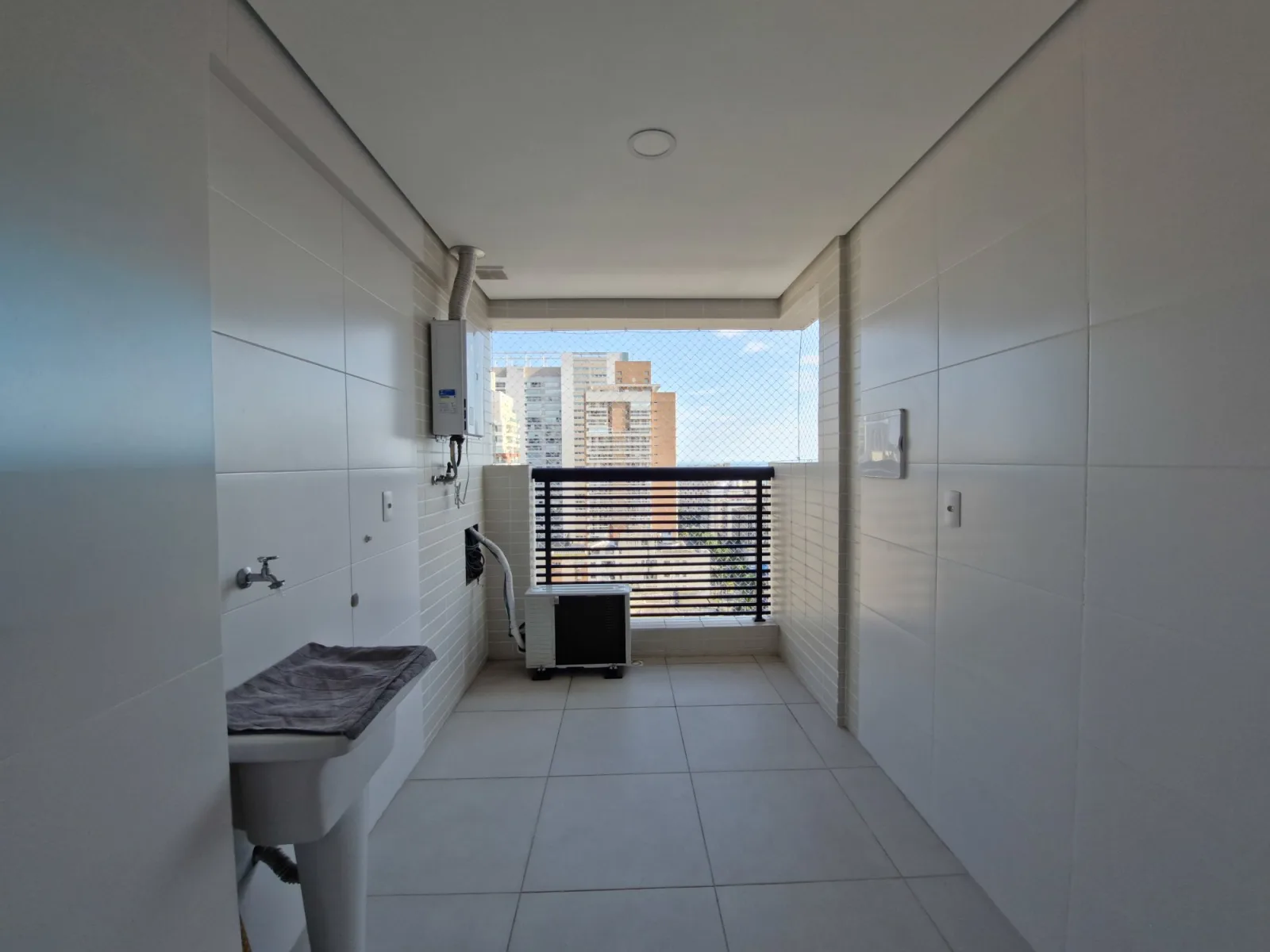 Esplêndido Apartamento de 02 dormitórios suítes, com linda vista mar, no Gonzaga, em Santos - SP. — foto 17