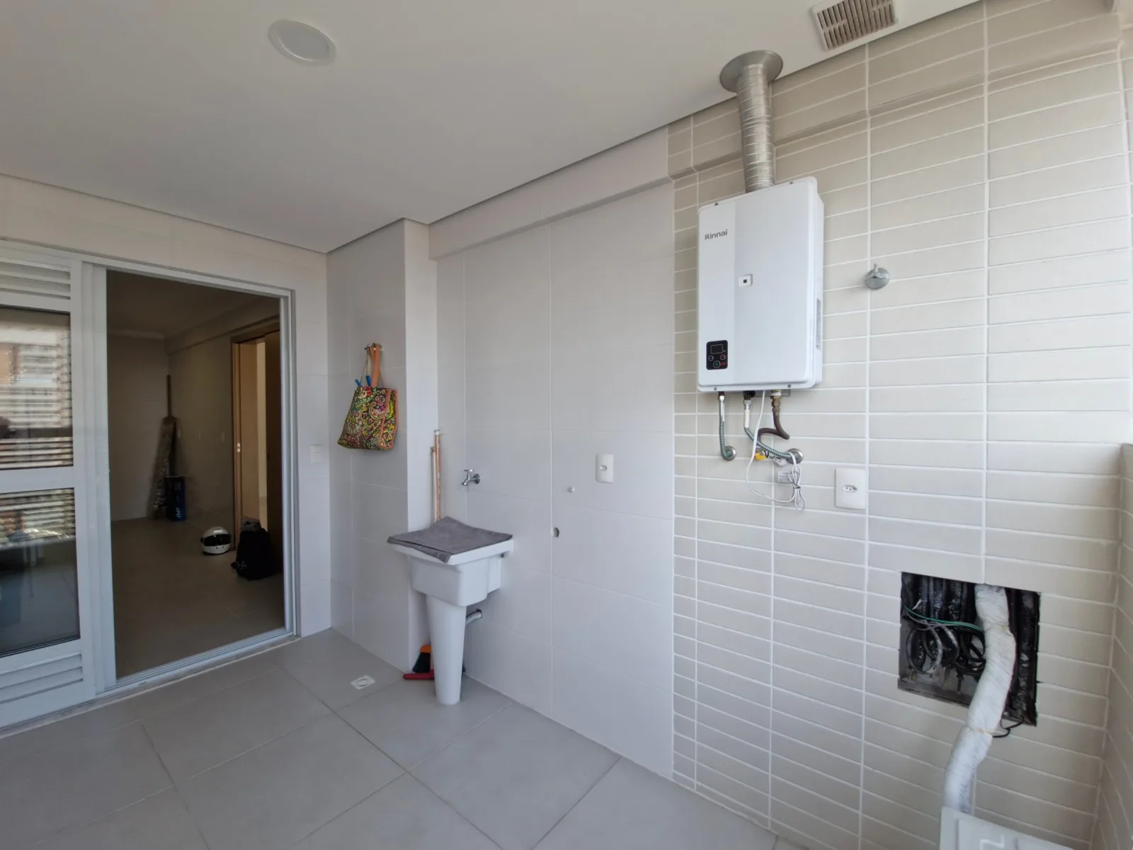 Esplêndido Apartamento de 02 dormitórios suítes, com linda vista mar, no Gonzaga, em Santos - SP. — foto 18