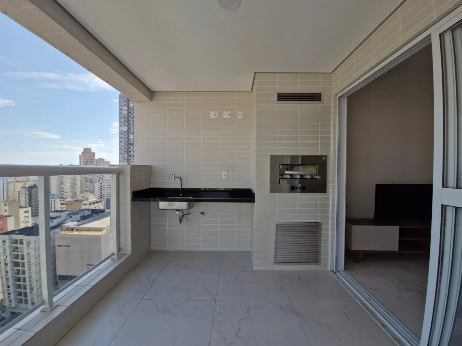 Esplêndido Apartamento de 02 dormitórios suítes, com linda vista mar, no Gonzaga, em Santos - SP. — foto 1