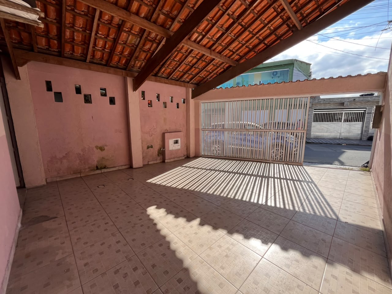 Casa — Av. Hugo de Carvalho Ramos, 343